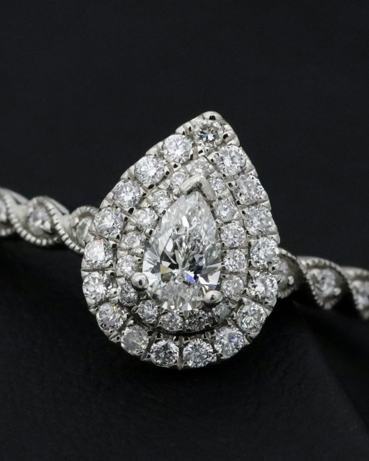Étoile Solitaire Ring