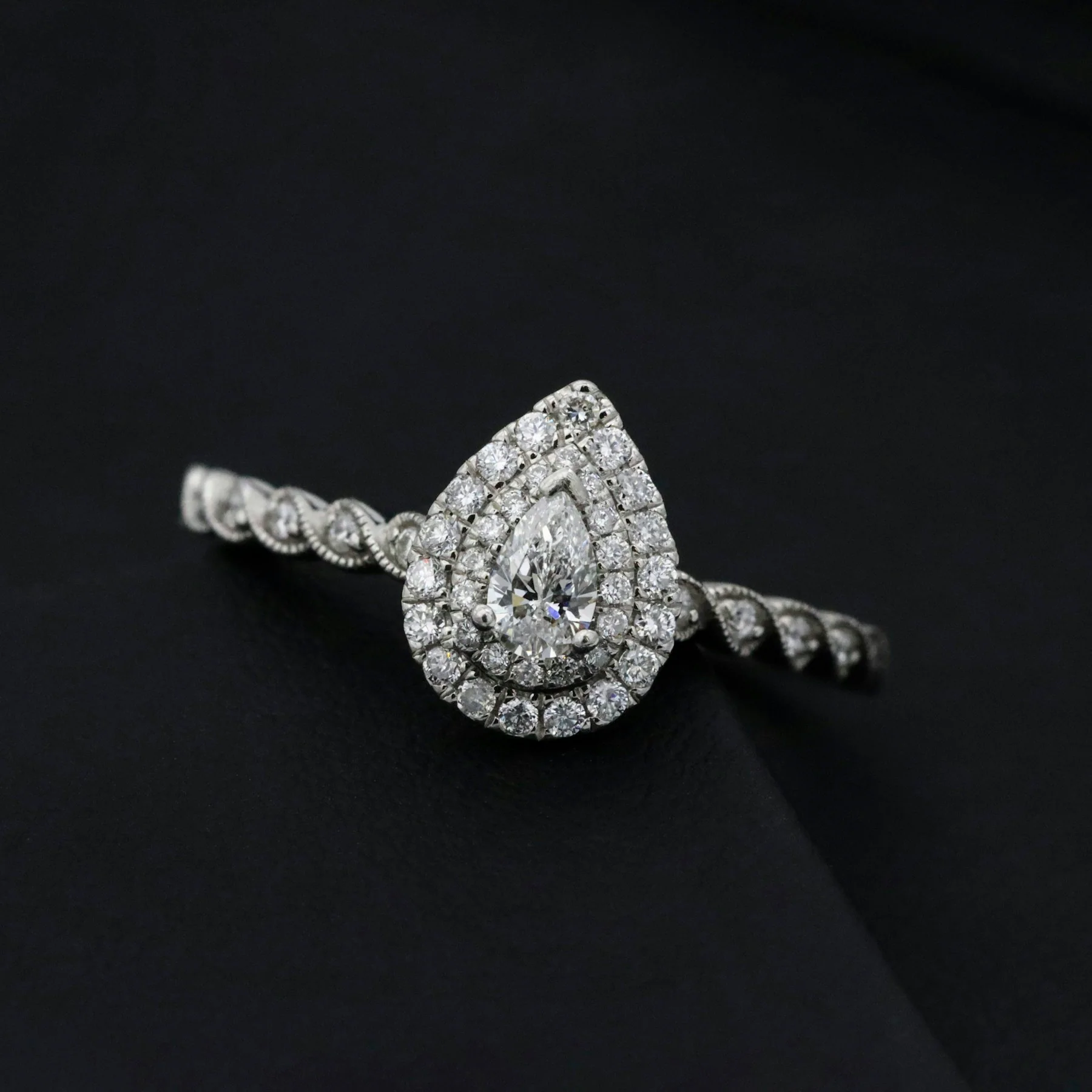 Étoile Solitaire Ring